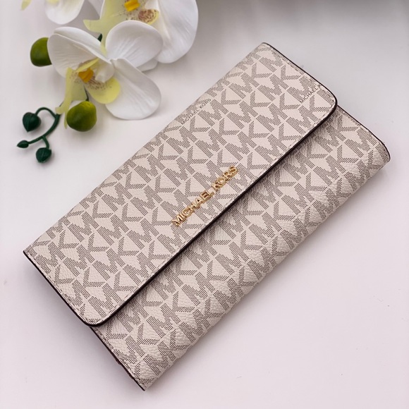 Michael Kors Trifold Wallet Vanilla - Picture 2 of 9
